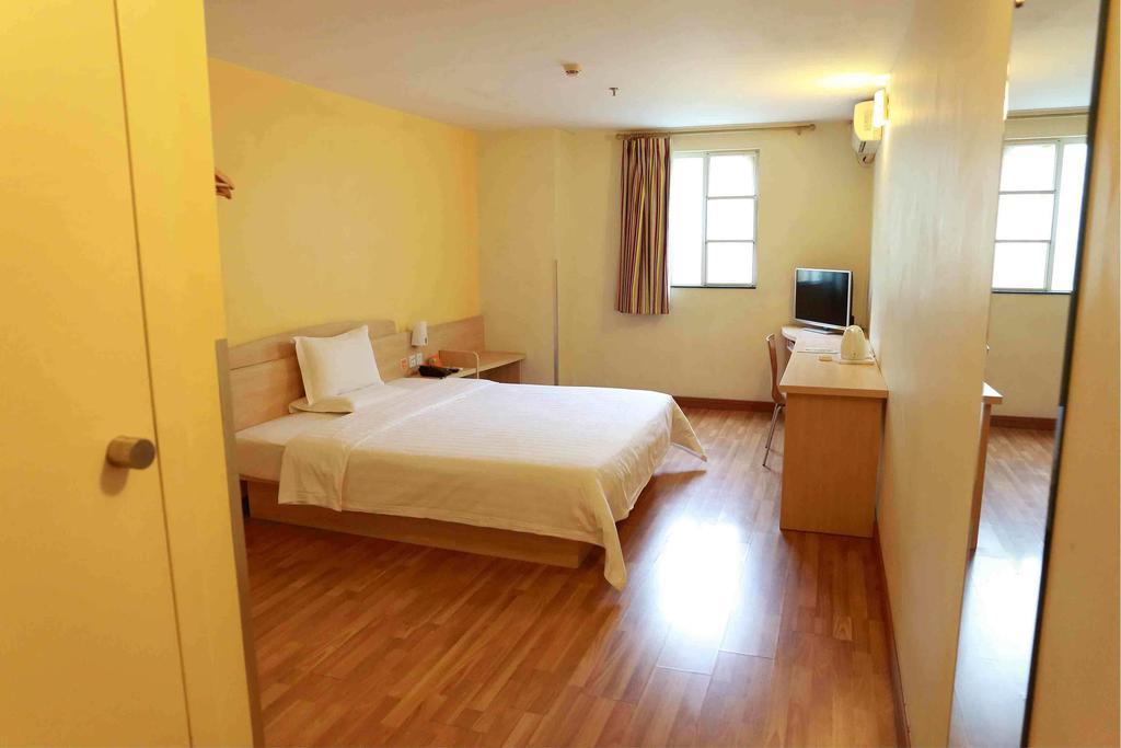 7Days Inn Tianjin Haihe East Road Wanda Centre Room photo